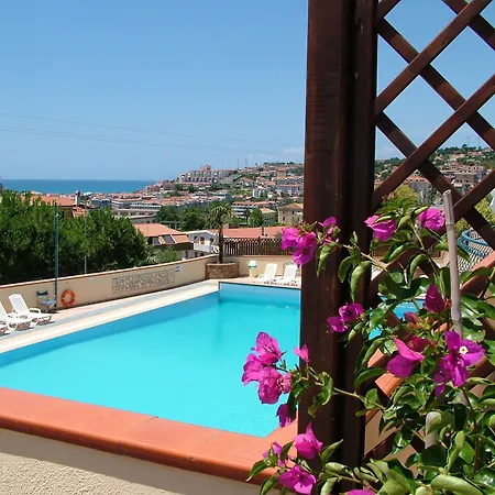 Panorama 2* Scalea
